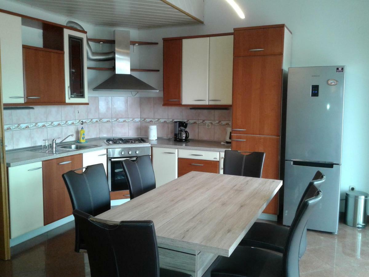 Apartment Nevena Омиш Экстерьер фото